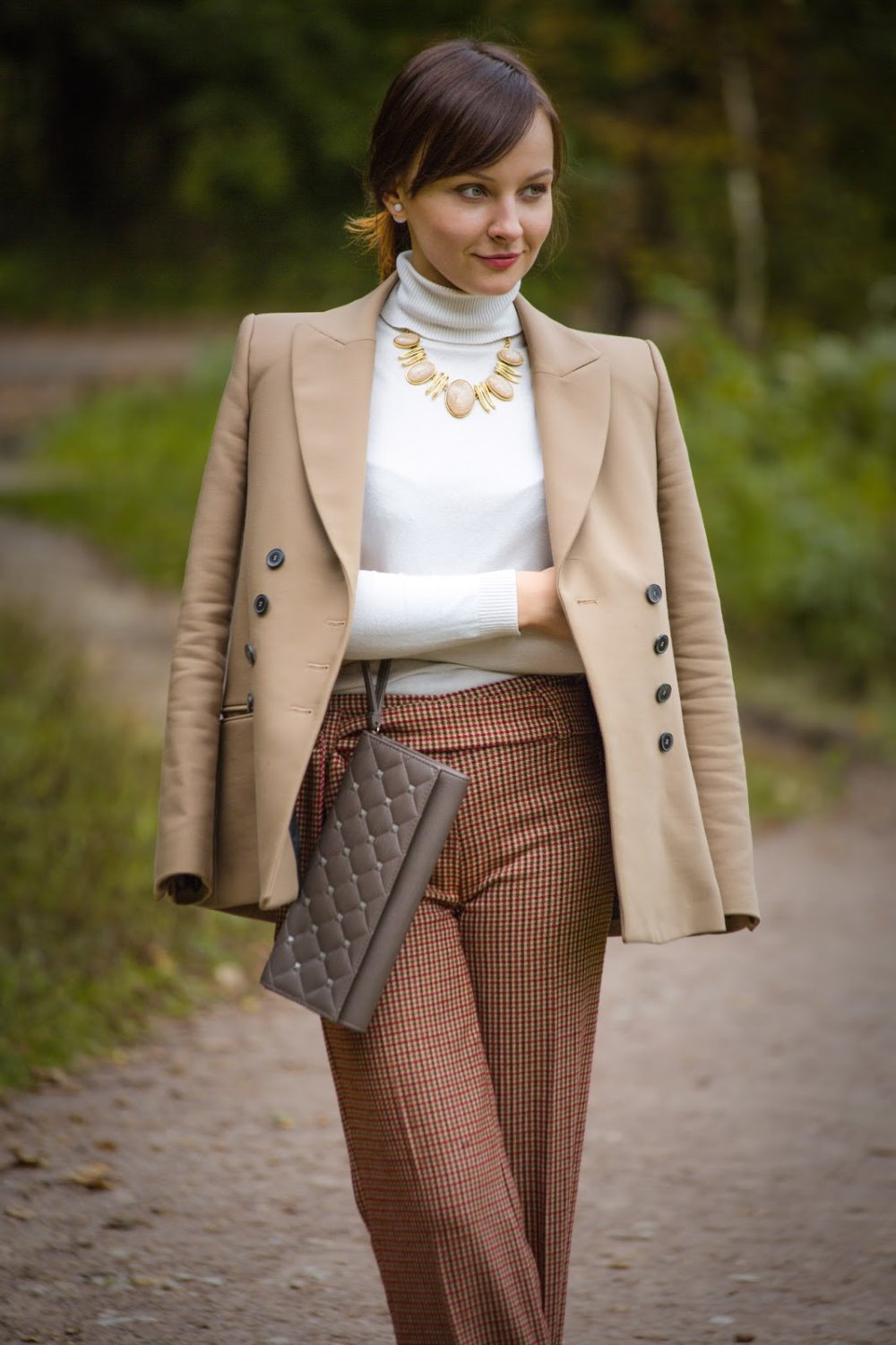 Образ в бордовом цвете