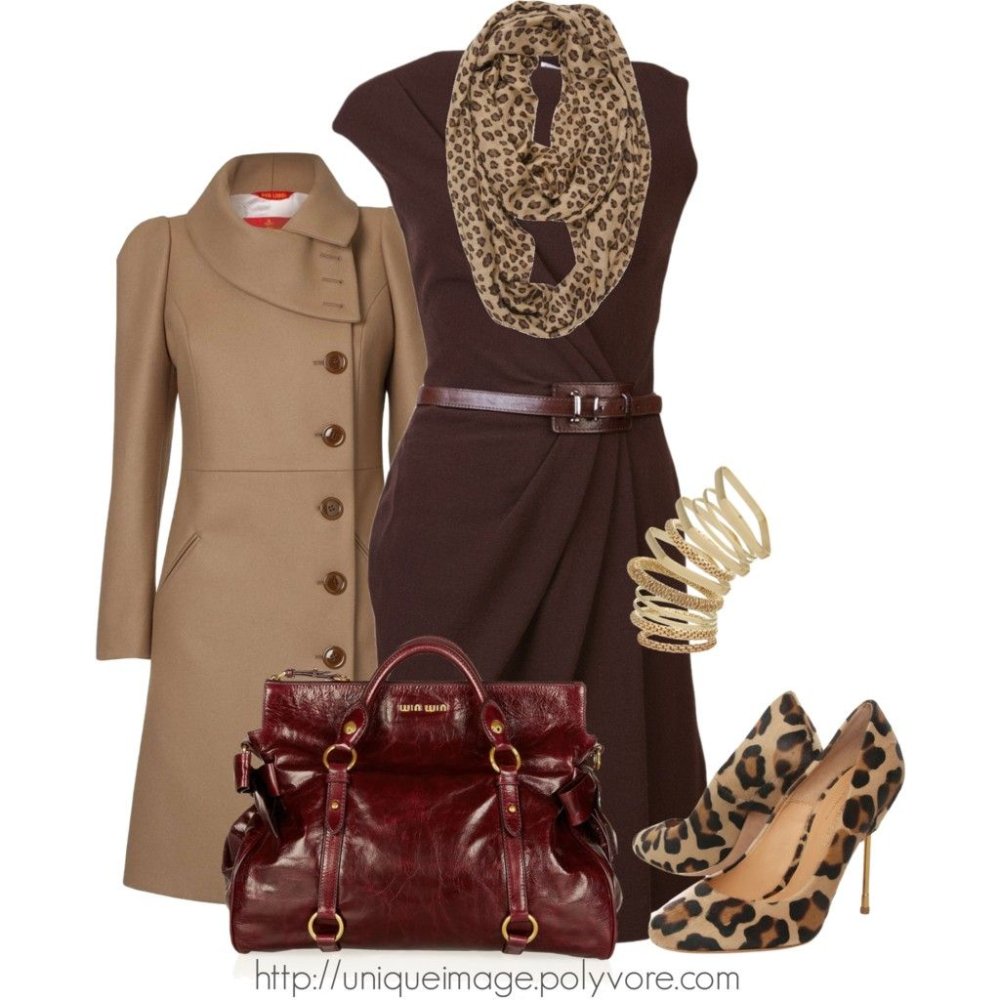 Коричневый костюм в клетку женский