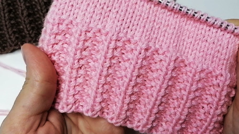 Вязаные шапки резинкой 1х1