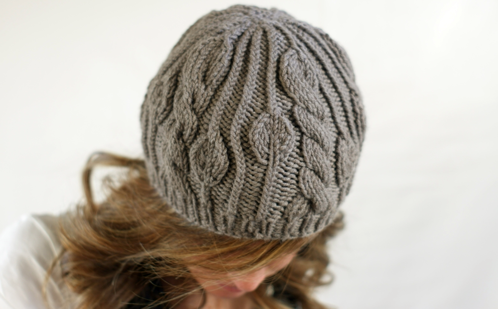 Шапка с косами и жгутами