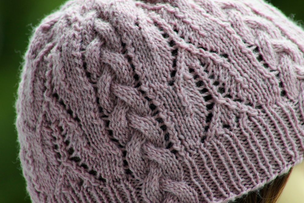 Вязаные шапки жгутами