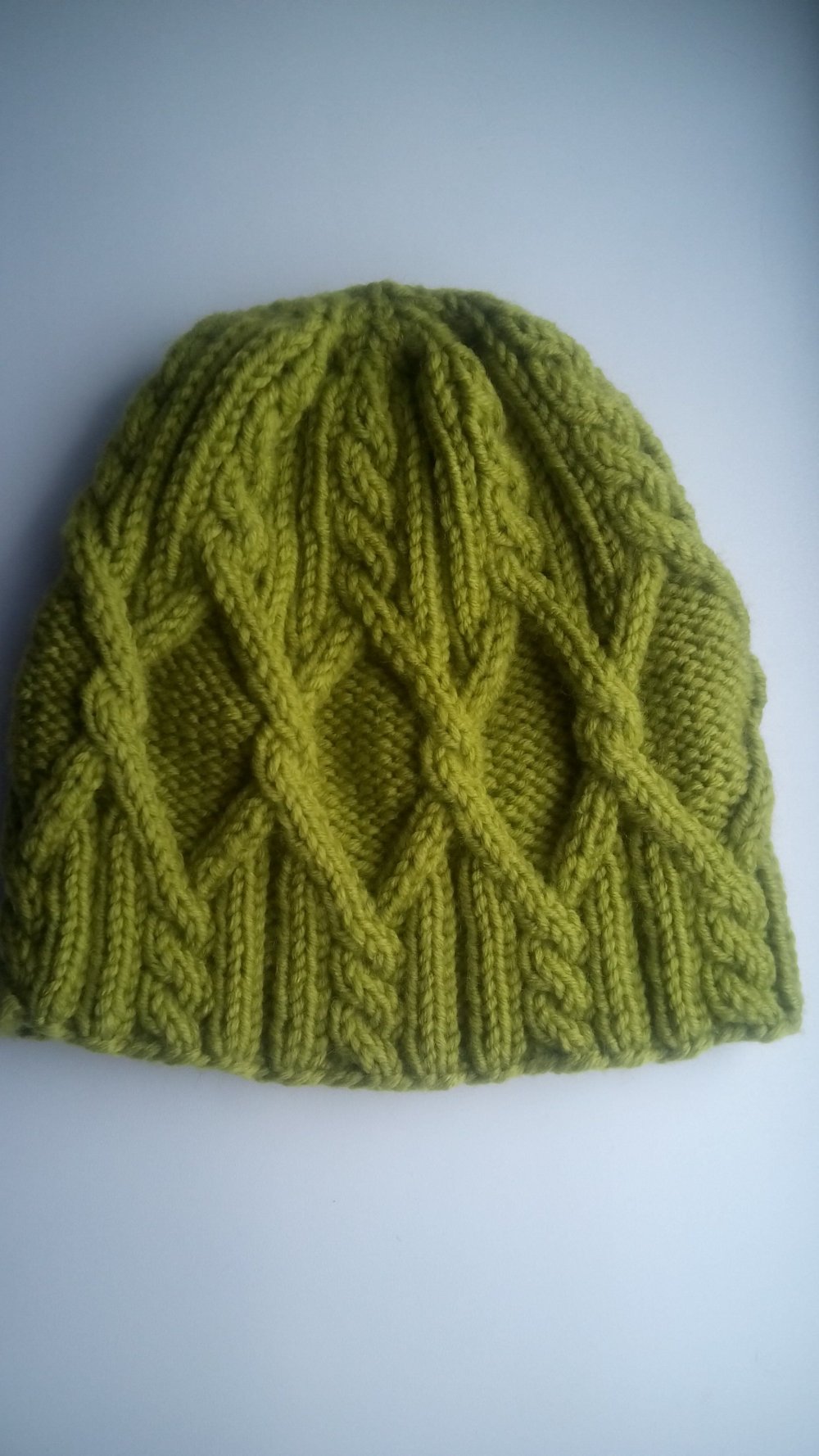 Шапка со жгутами спицами