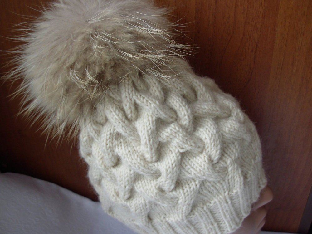 Шапка с косами спицами