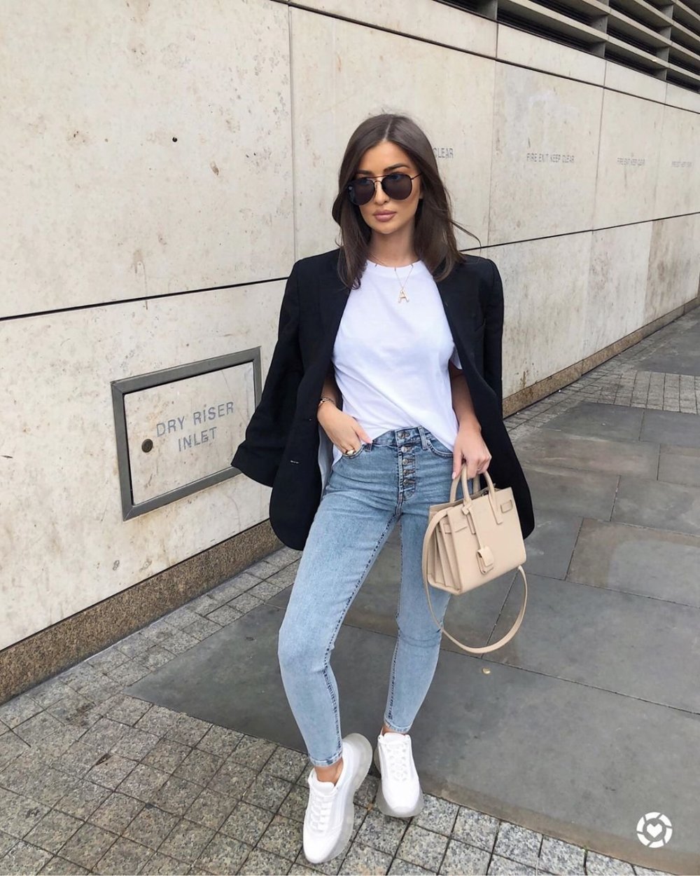 Образы с белой кожаной курткой