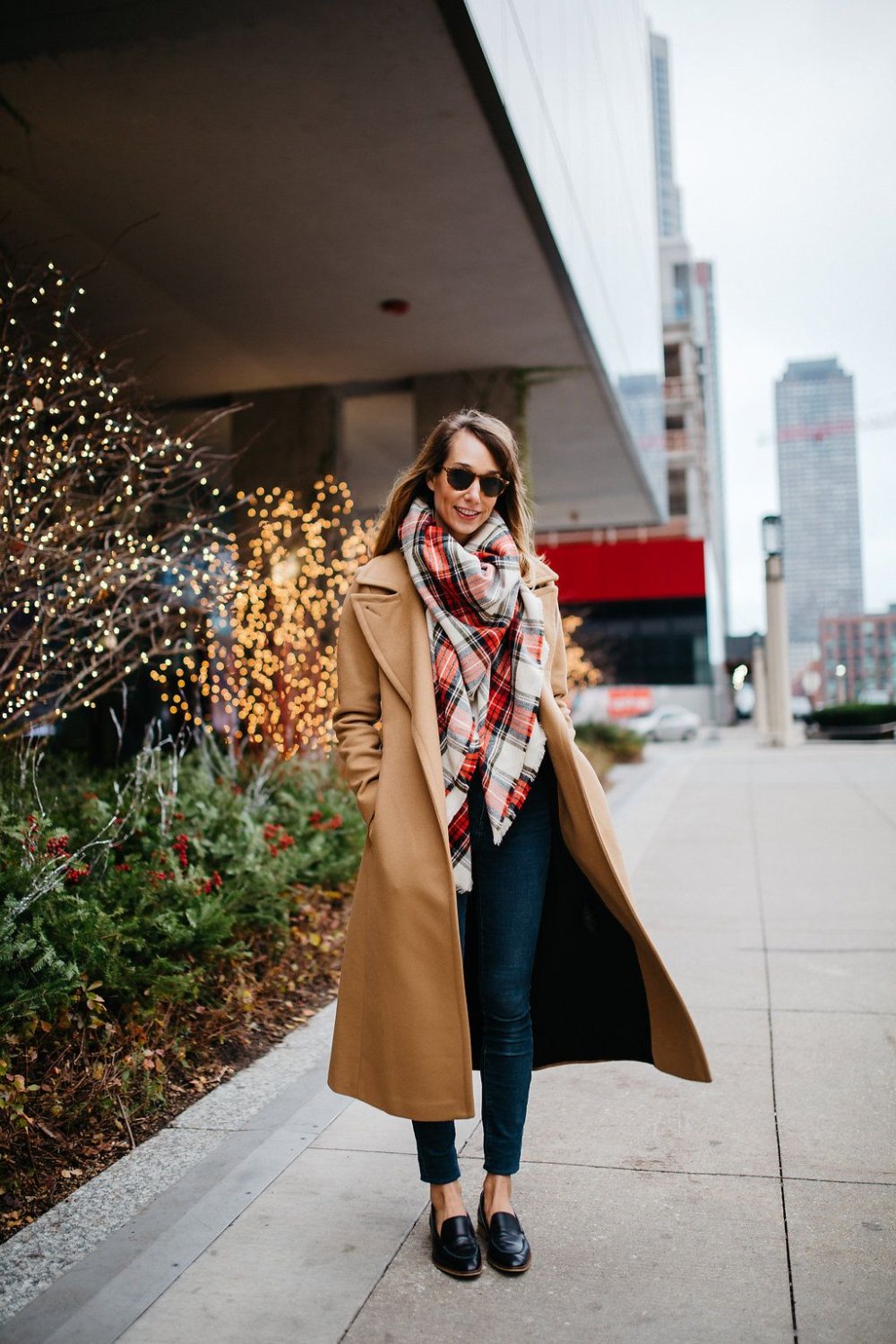 Шарф к пальто цвета кэмел