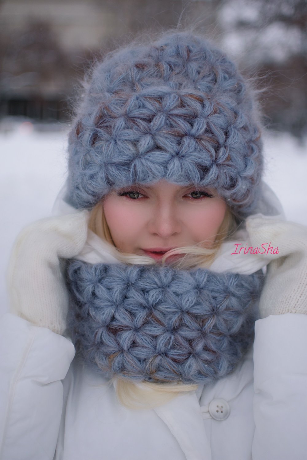 Вязаная шапка с отворотом