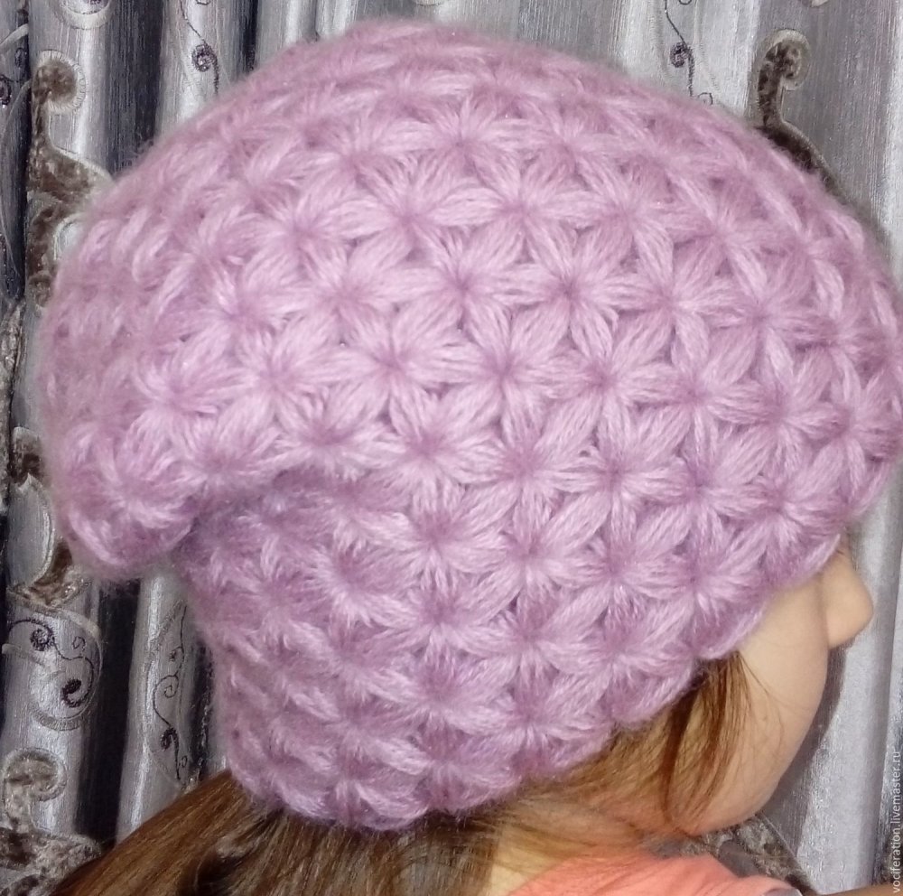 Берет узором звездочки крючком