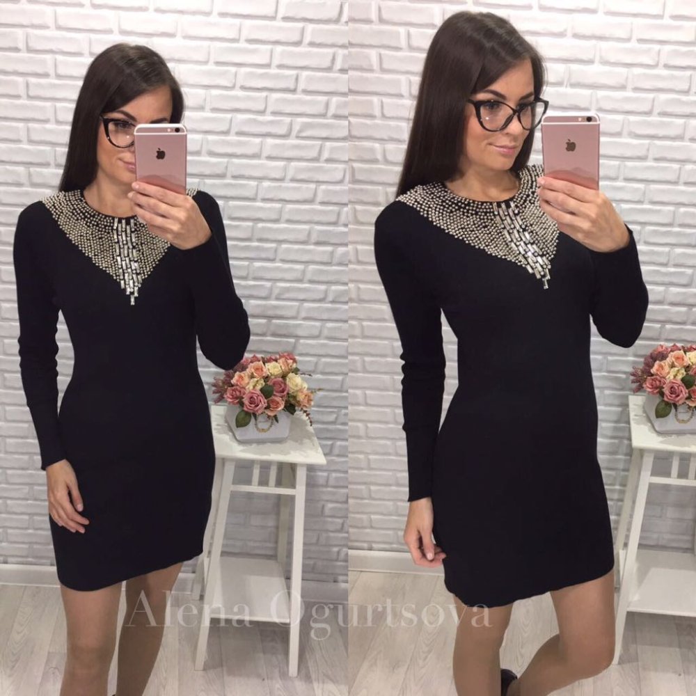 Красное платье со стразами