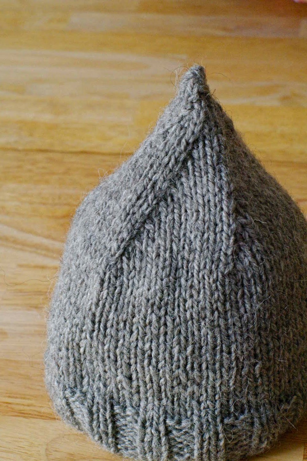 Красивый верх шапки спицами