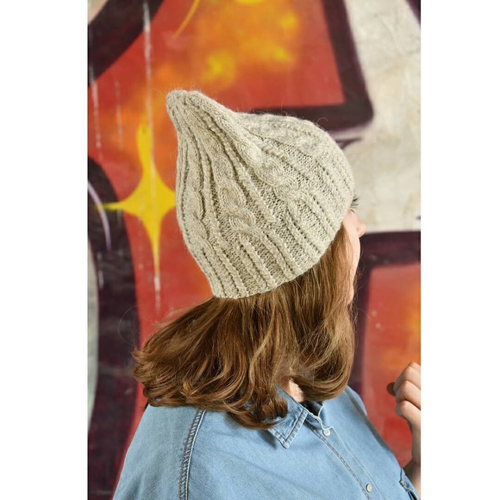 Шапка вязаная крючком женская