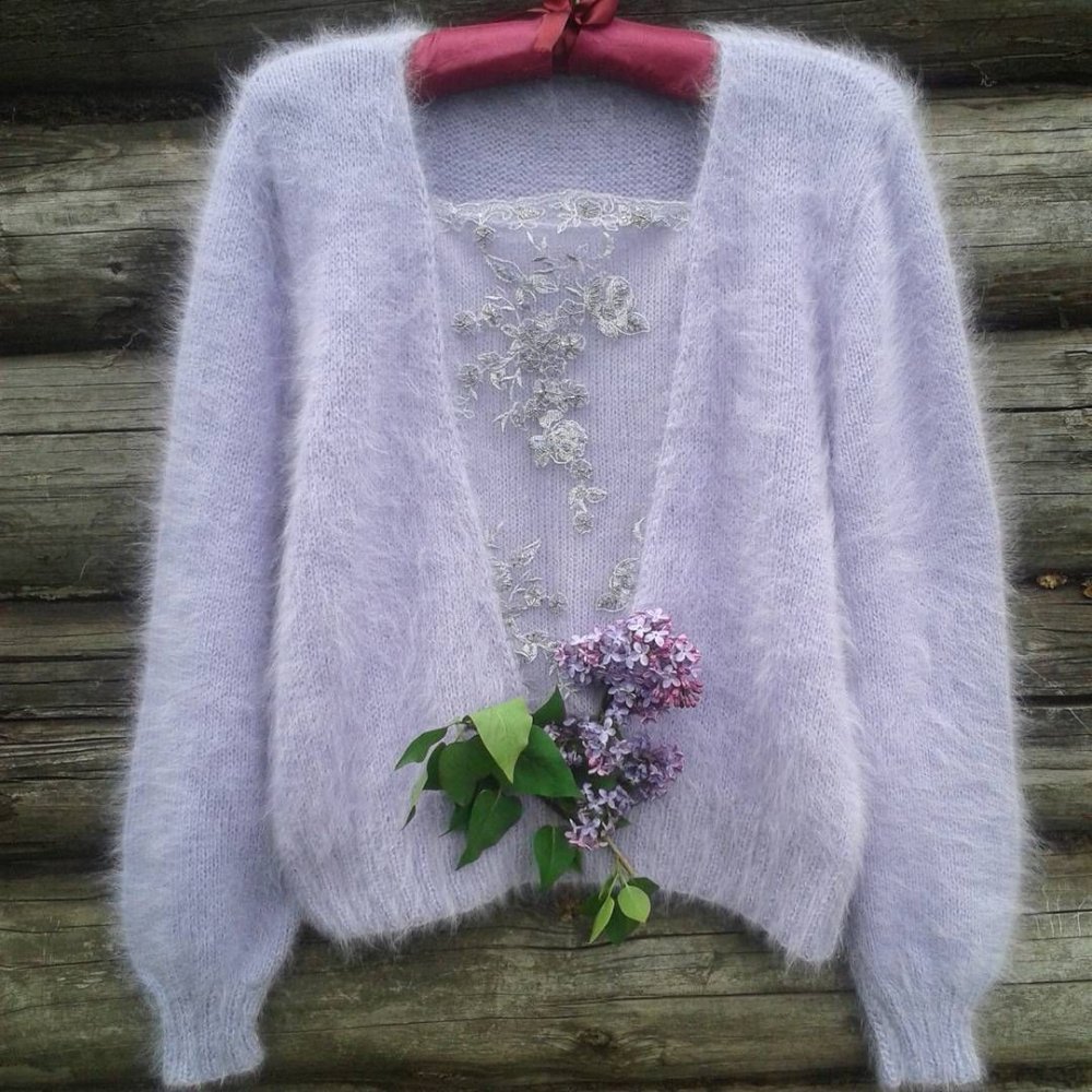 Пушистый мохеровый свитер