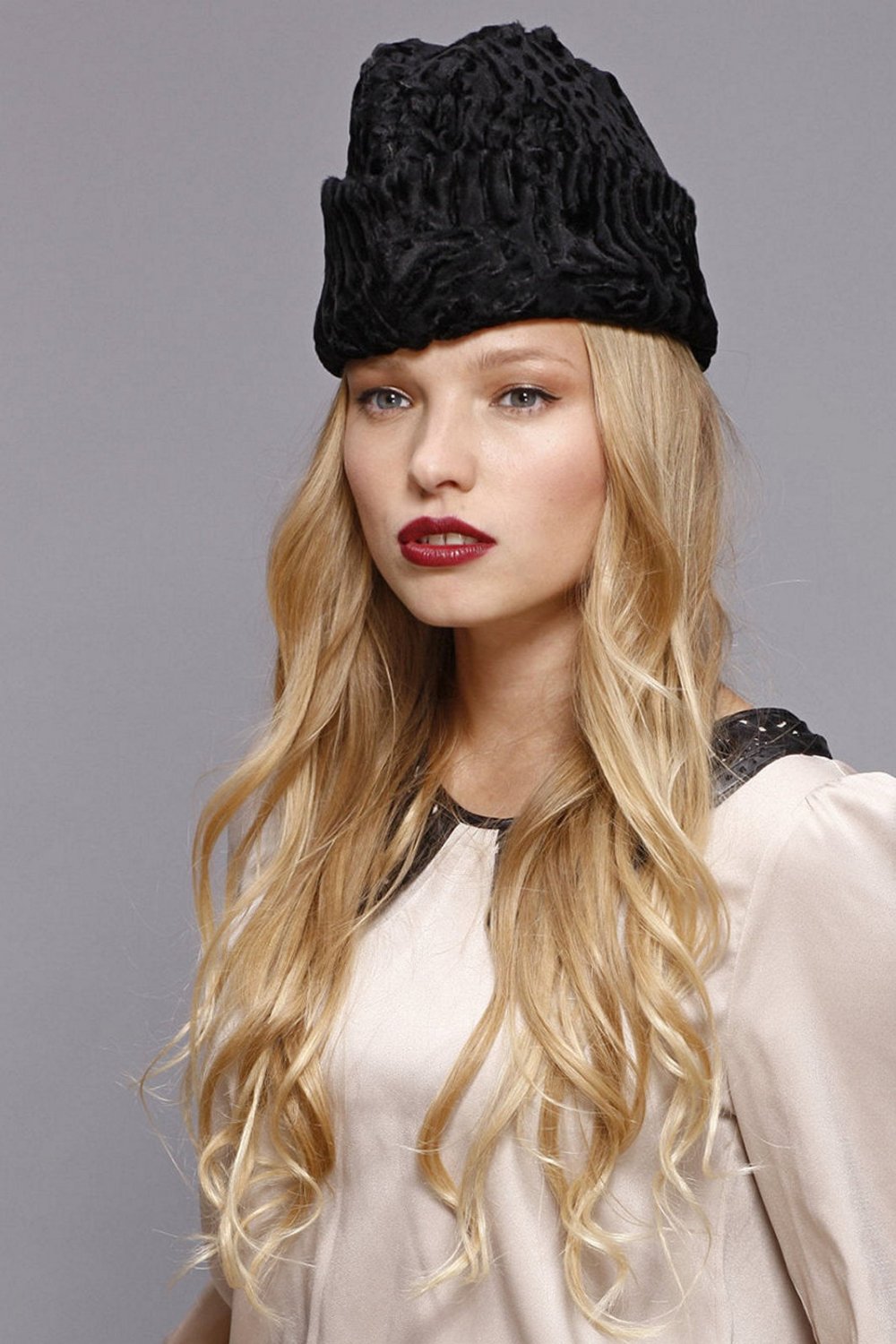 Женская зимняя папаха