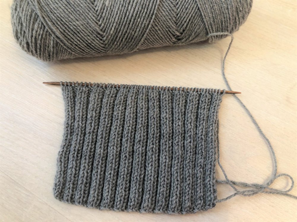 Вязка резинка на спицах