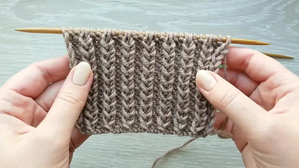 Пышная резинка спицами