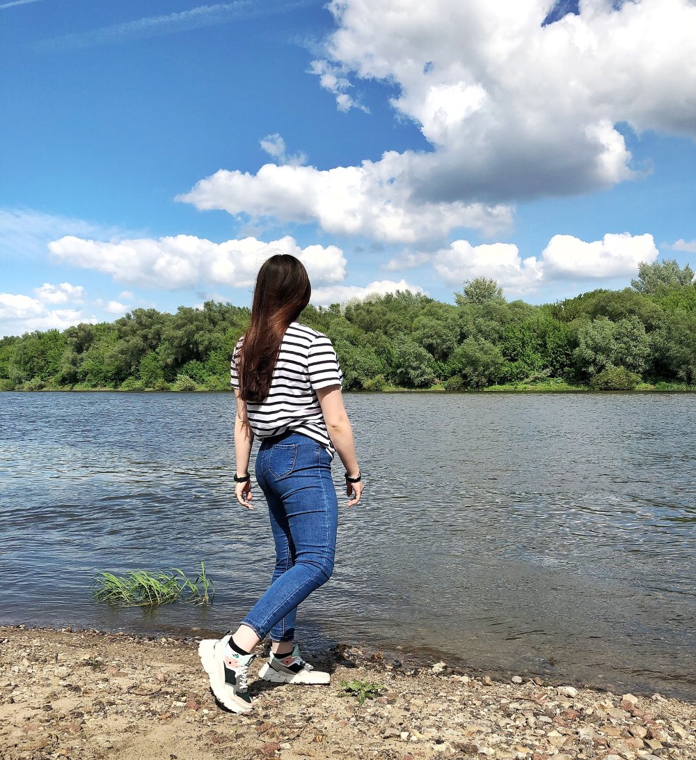 Девушки на речке ВК