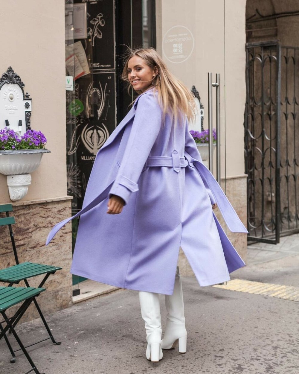 Пальто лавандового цвета