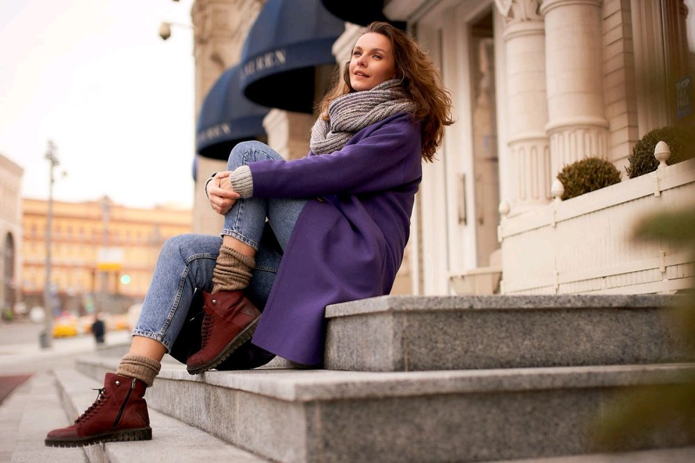 Лавандовое пальто образы