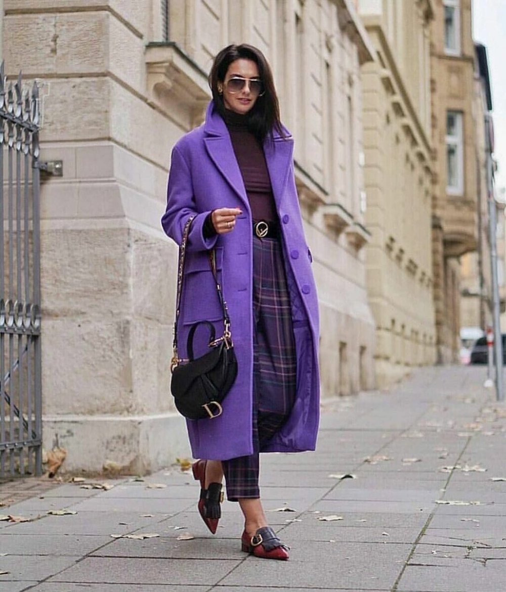 Лавандовое пальто образы