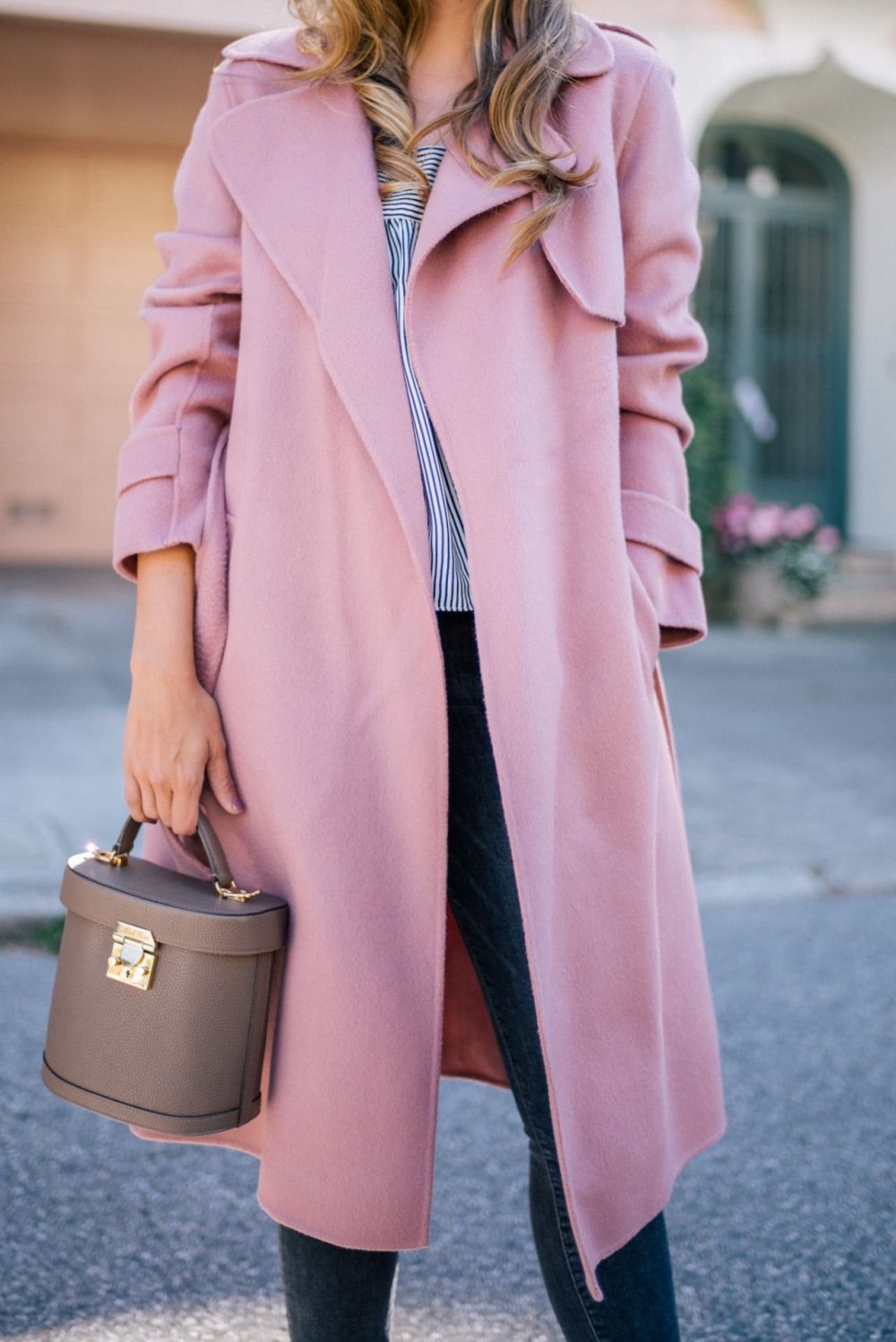 Лавандовое пальто образы