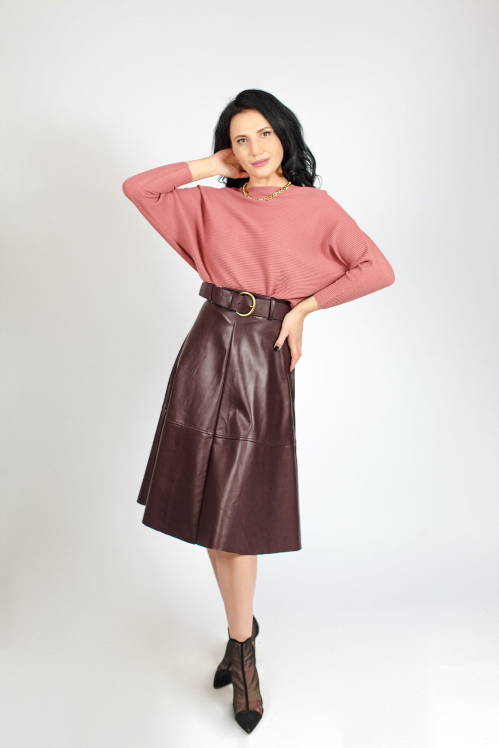 Платье из кожзама