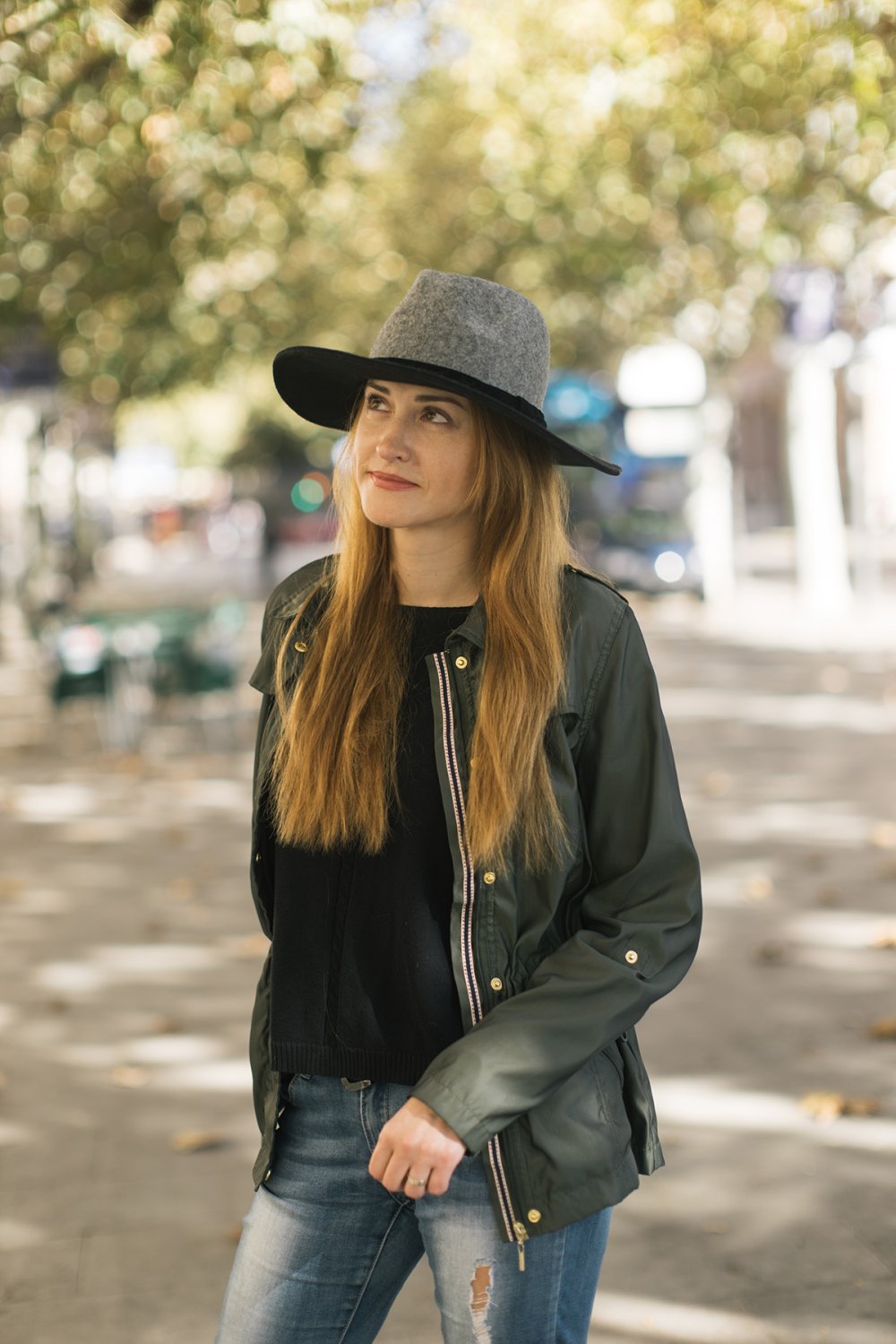 Шляпа с джинсами