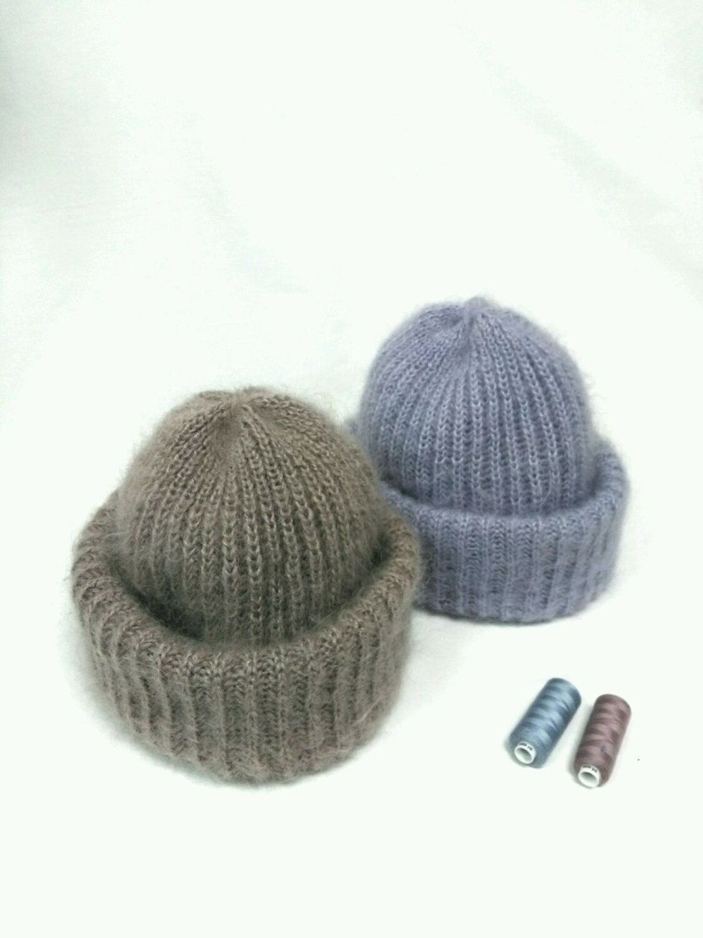 Мохеровая шапка английской резинкой