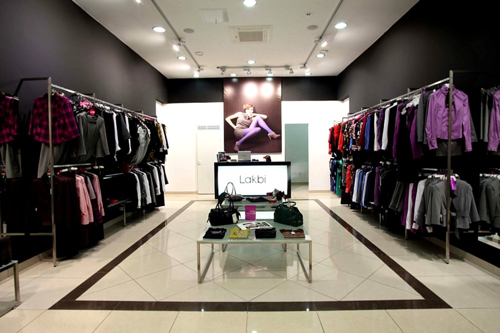 Интерьер отдела одежды