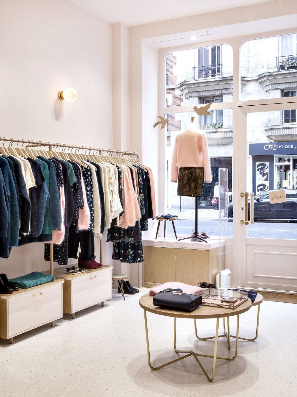 Шоу рум женской одежды