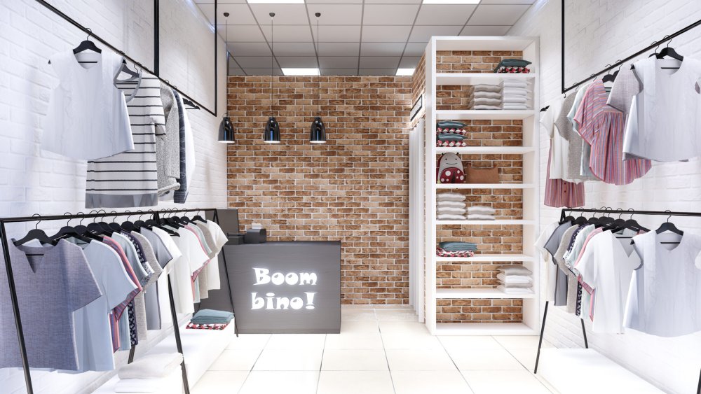 Интерьер отдела женской одежды