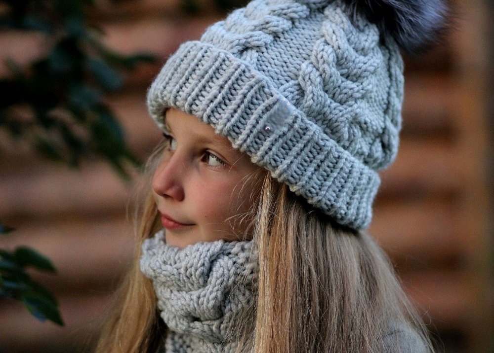 Шапки спицами для девочек подростков