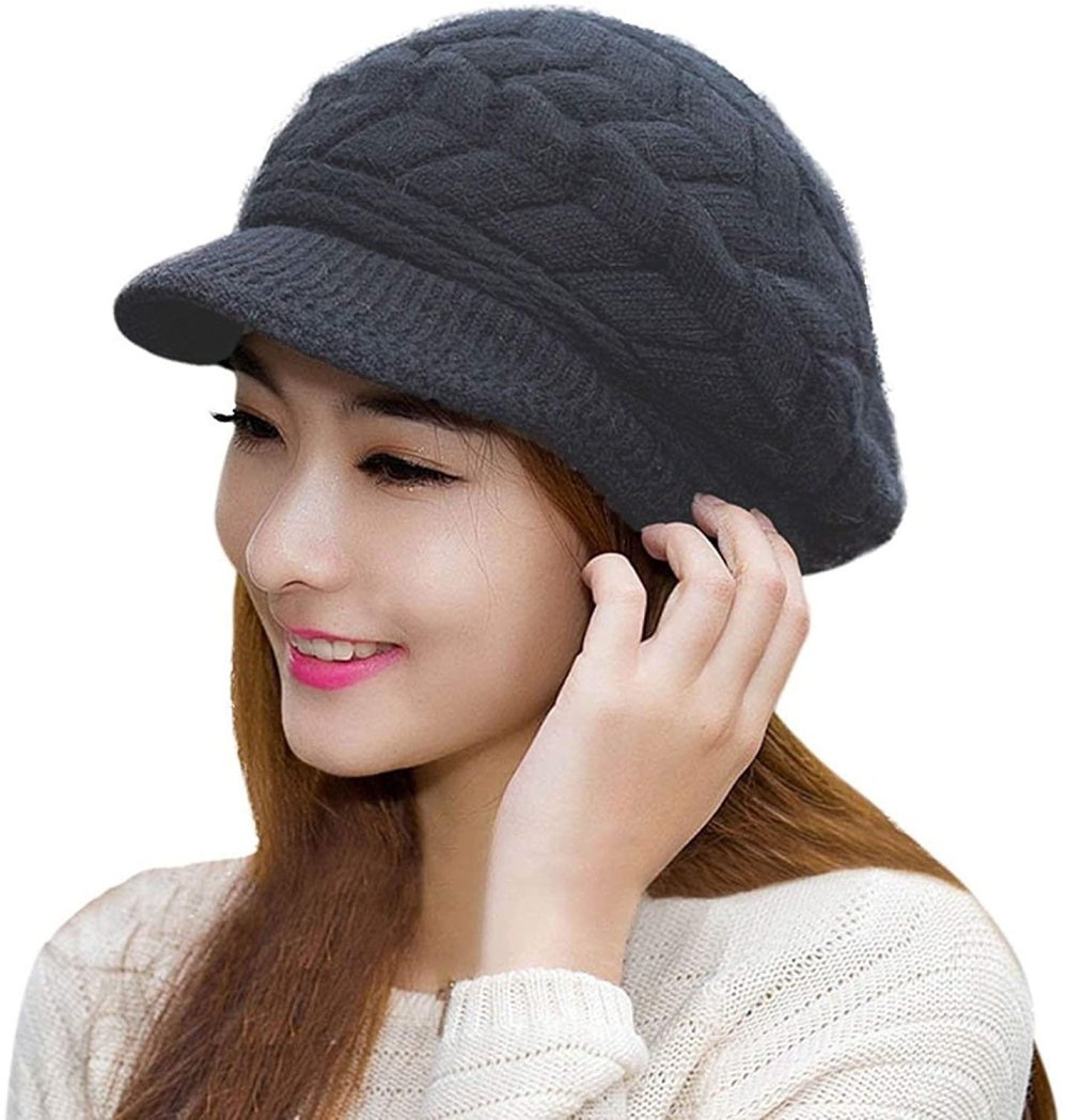 Шапка с козырьком женская