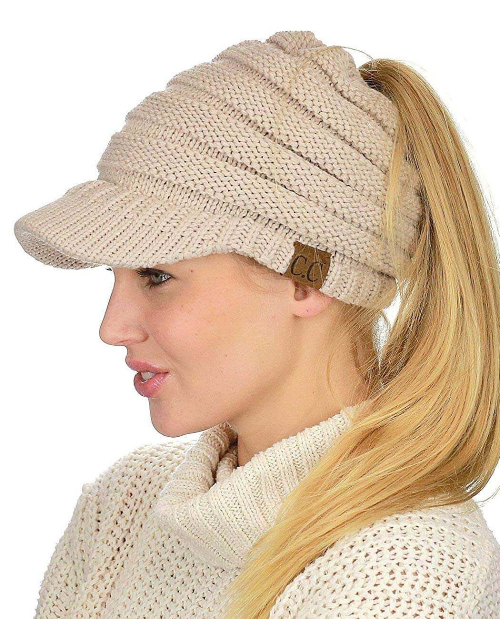 Шапка с козырьком женская