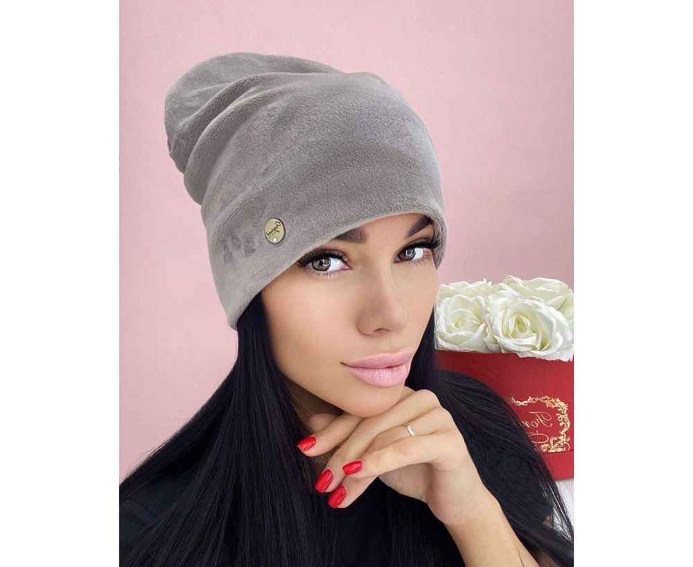 Велюровые шапки женские