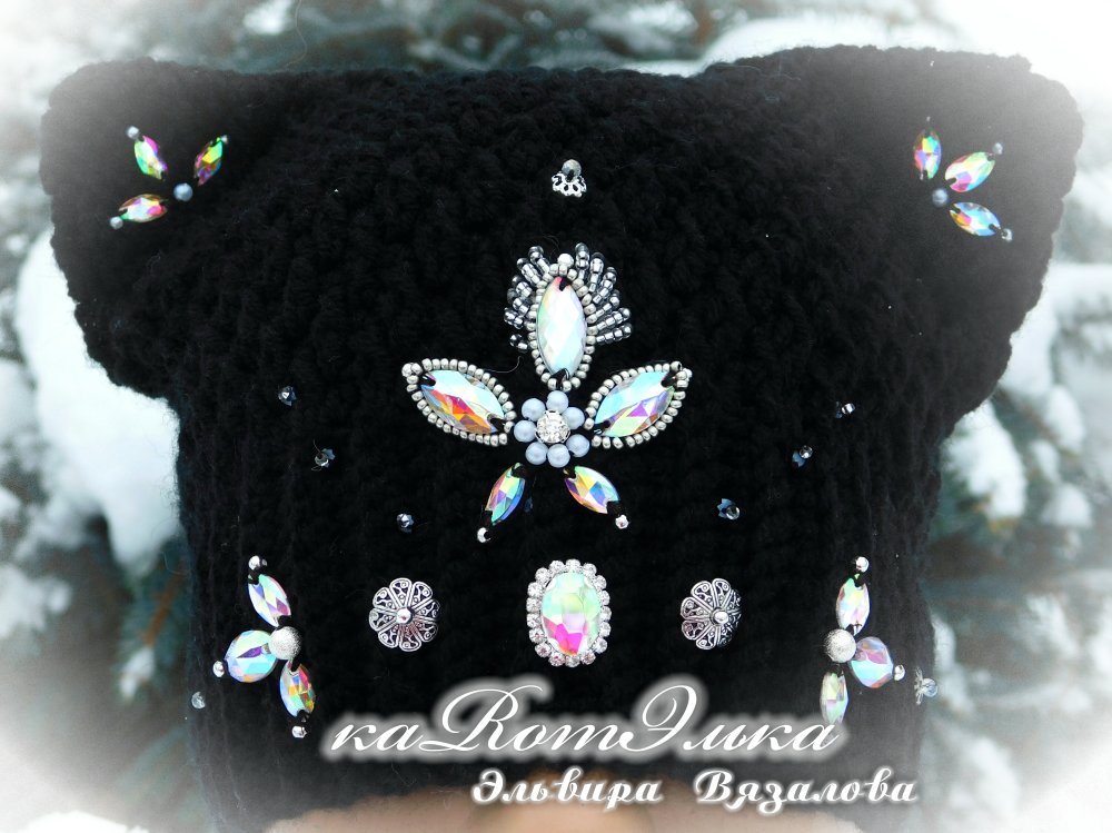 Шапки расшитые стразами