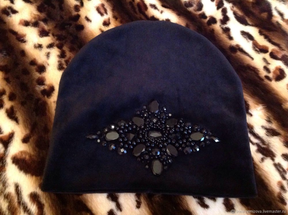 Шапка со стразами