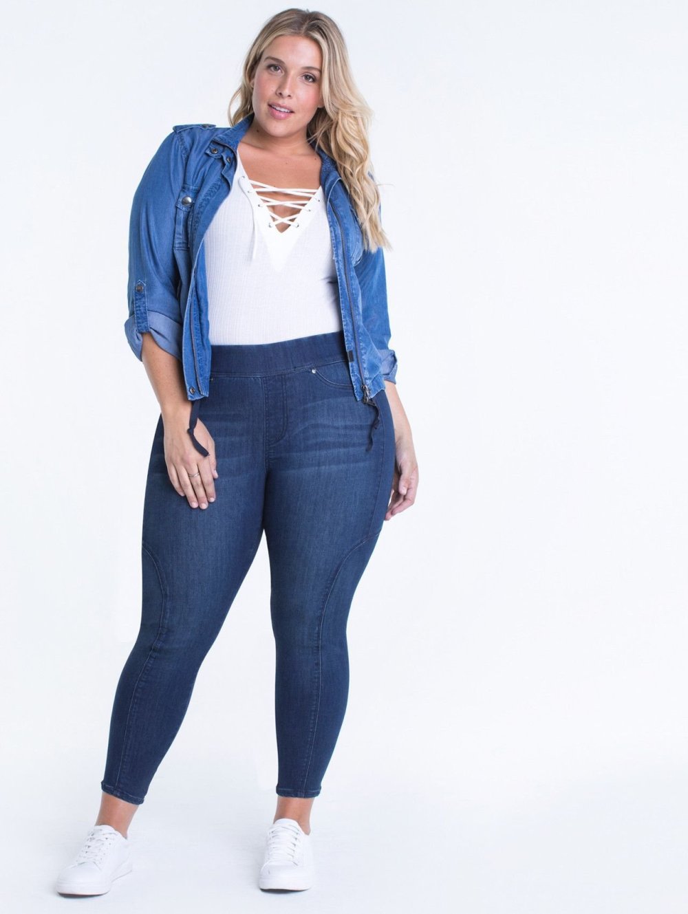 Латисия Томас в джинсах