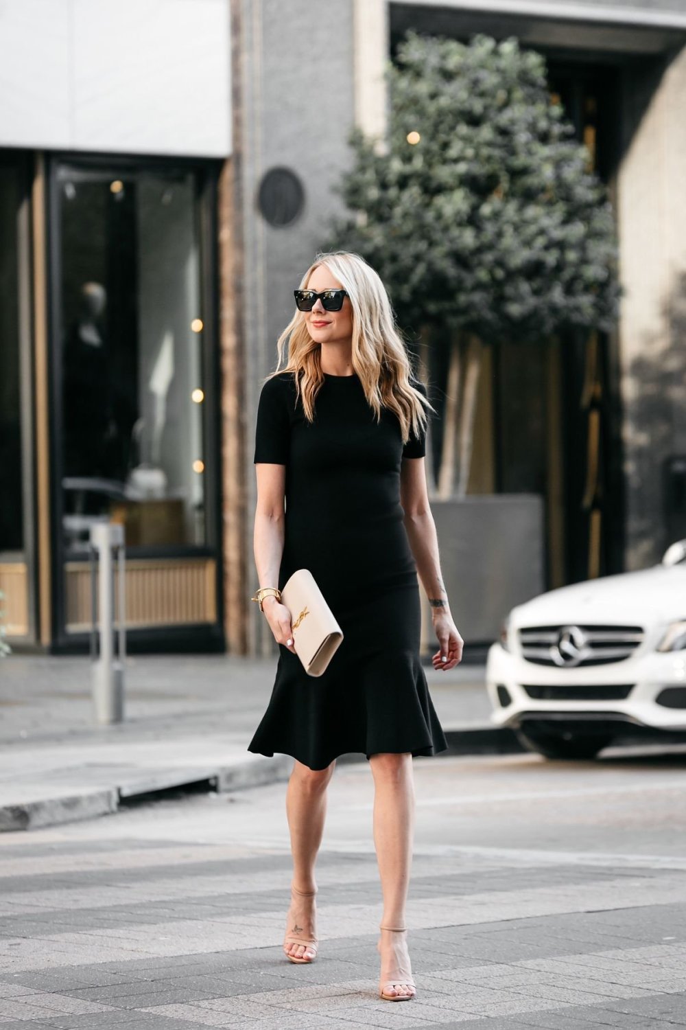 Черное платье с балетками