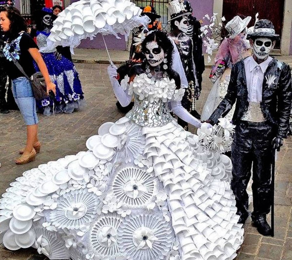 Платье из необычных материалов