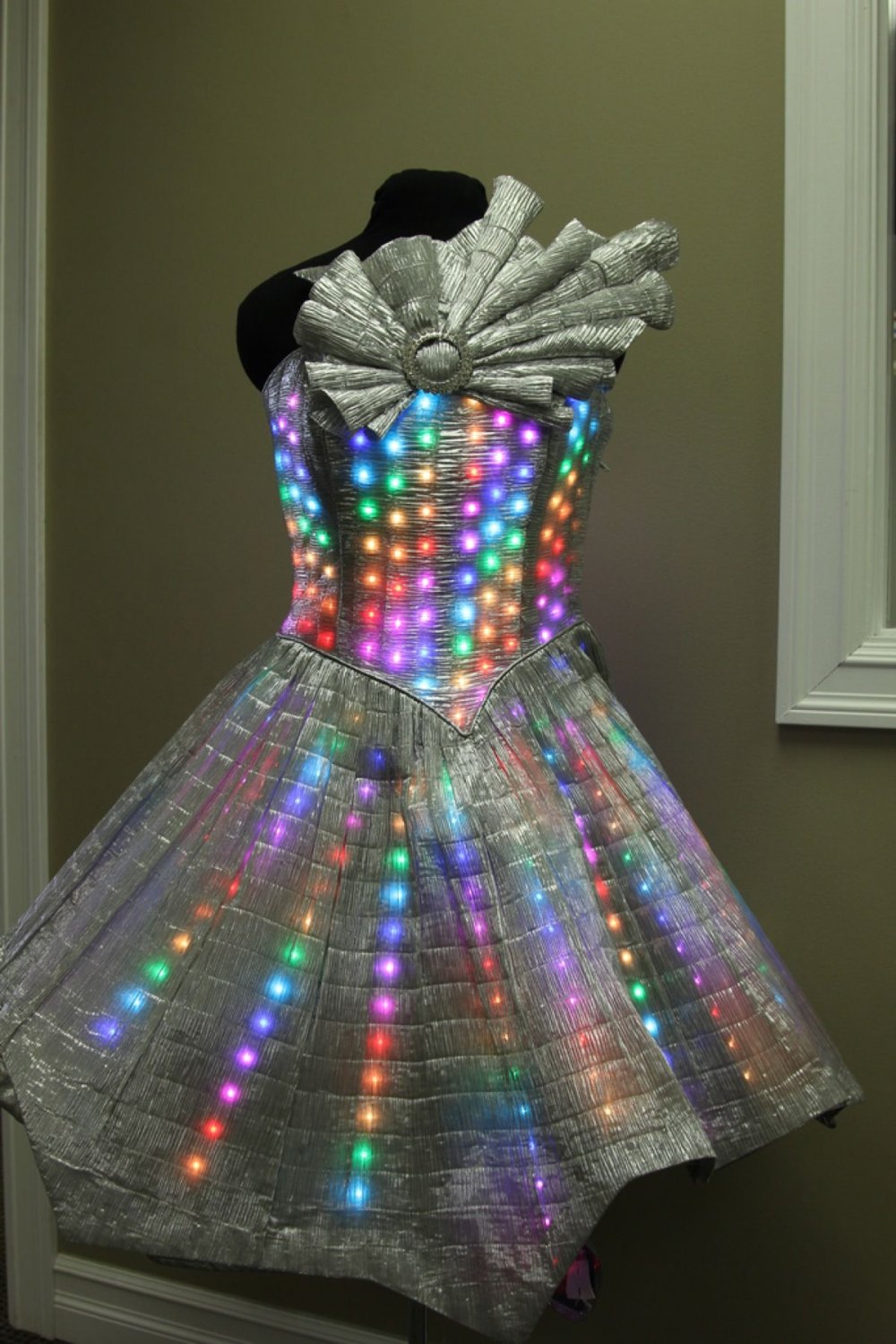 Костюм из бросовогого материала