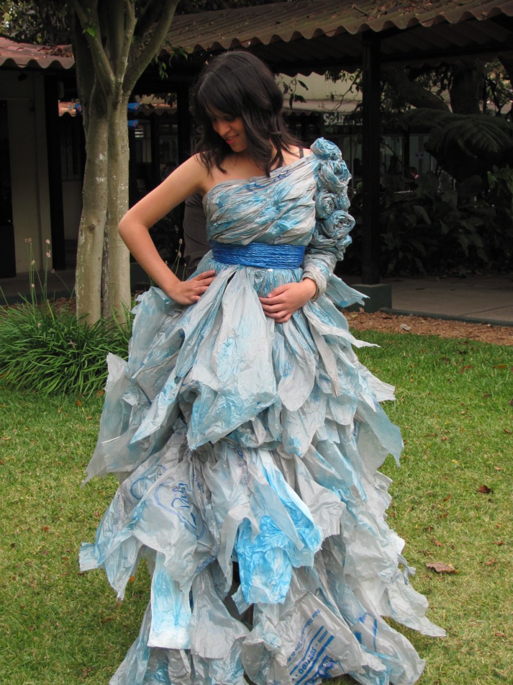 Костюмы из необычных материалов