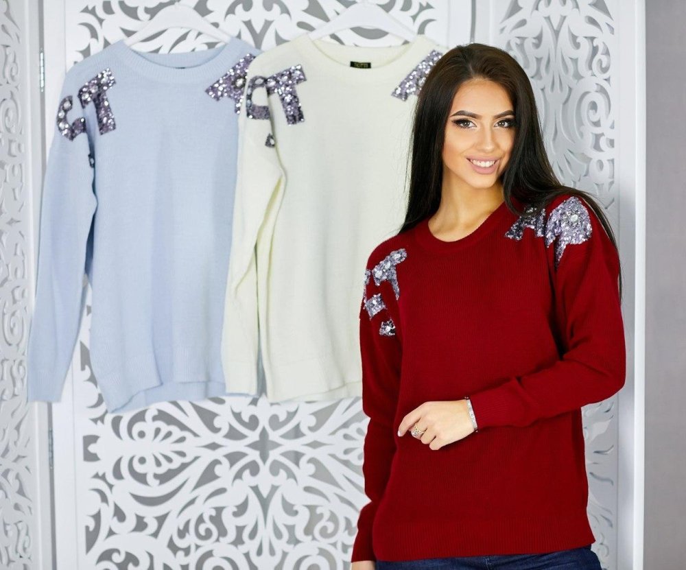 Кофта со стразами женская