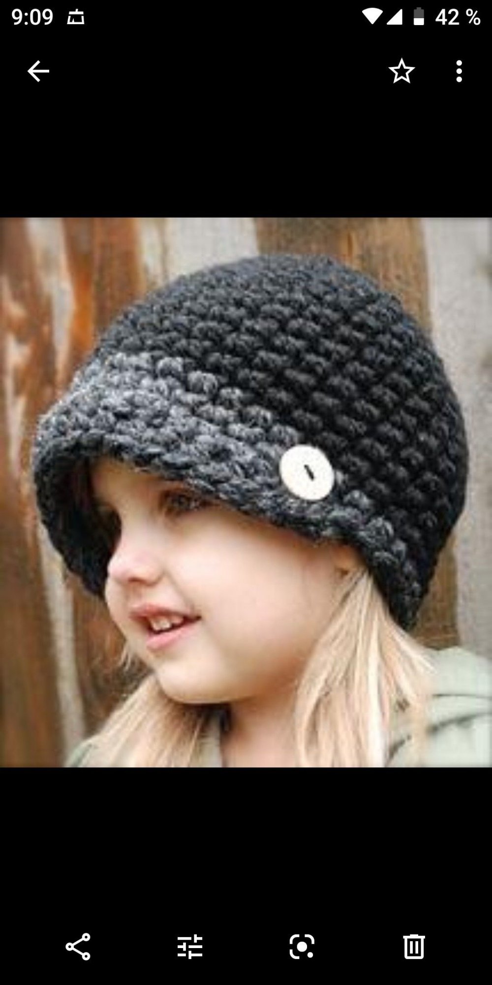 Зимняя шапка крючком вязаная резинкой