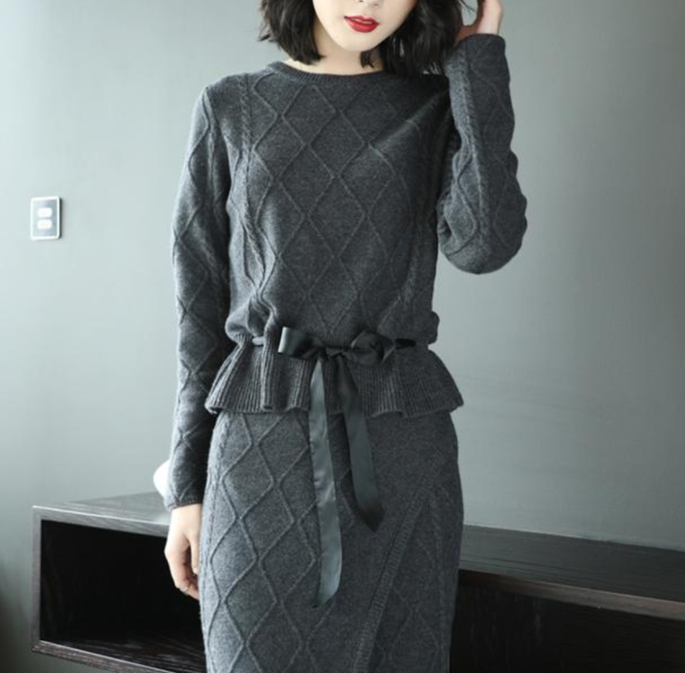 Костюм с юбкой