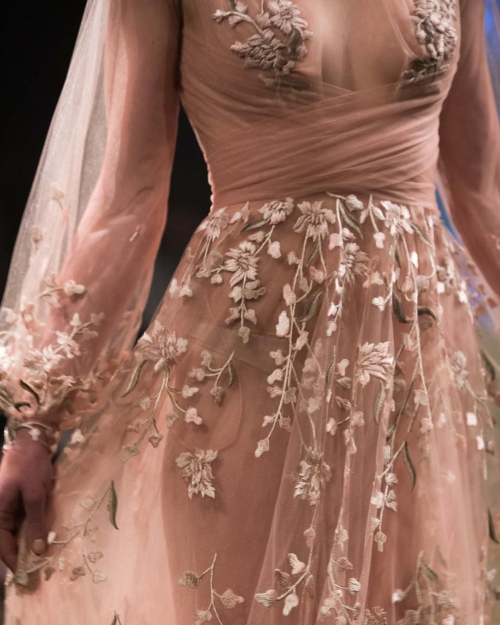 Платье на выпускной с цветами