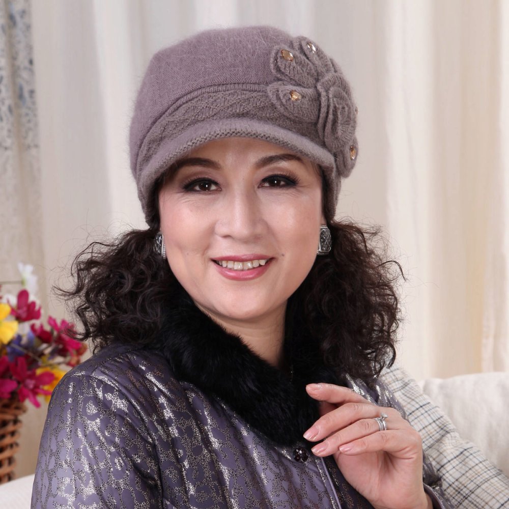 Шапочки вязаные спицами для женщин