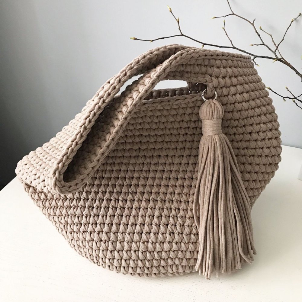 Круглые сумочки из сшитого шнура