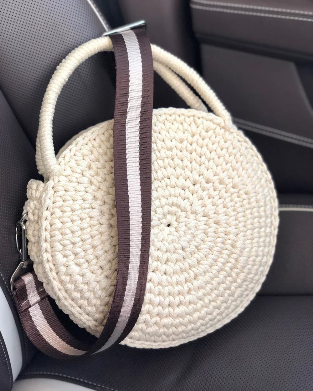 Круглая сумка из трикотажной пряжи
