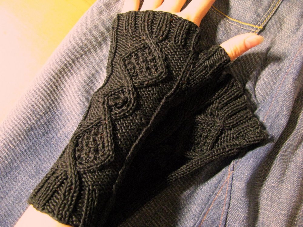 Перчатки с напульсником вязаные