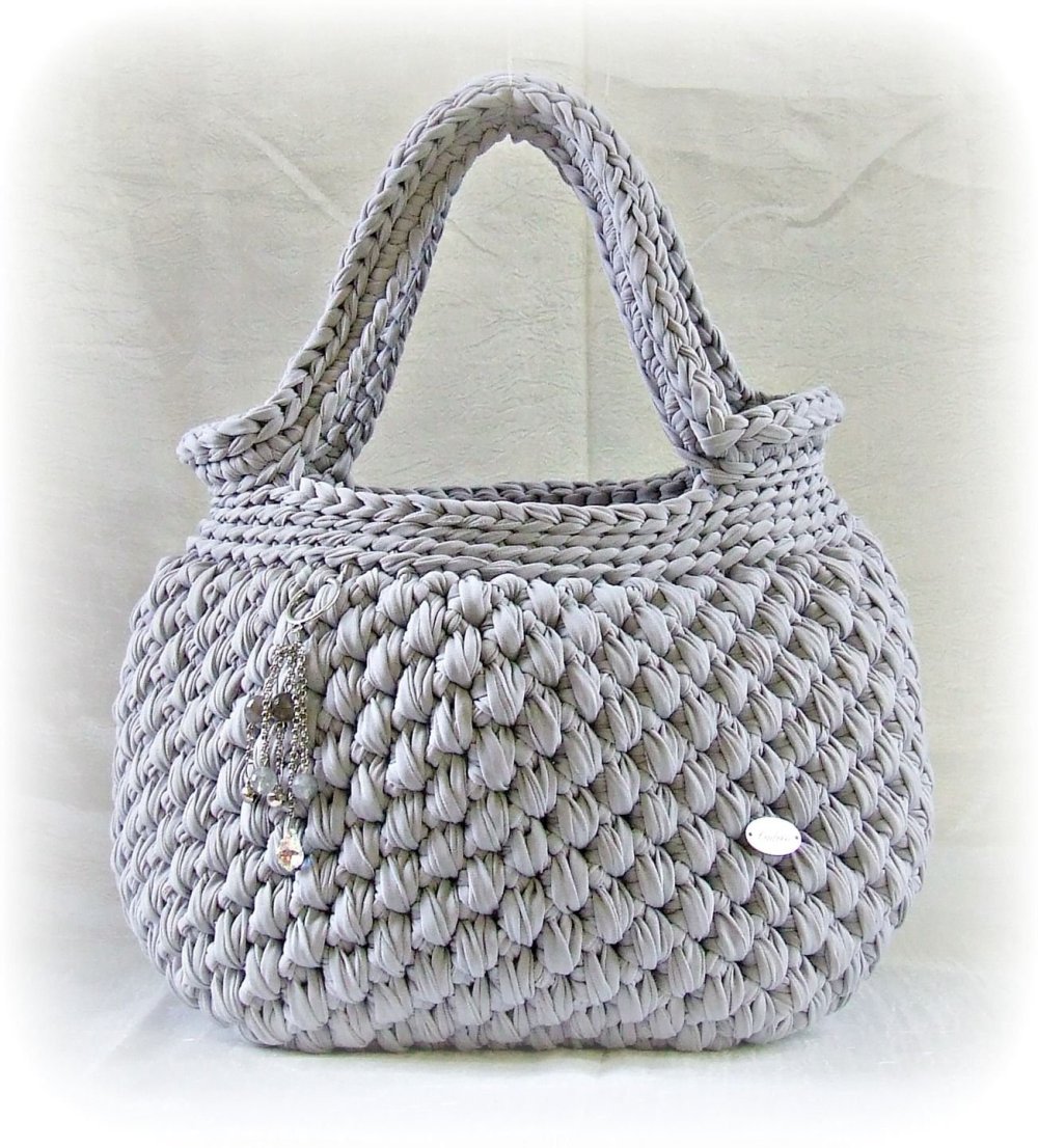 Маленькая вязаная сумочка