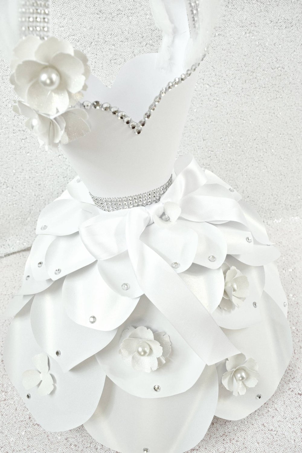 Бумажные цветы на платье